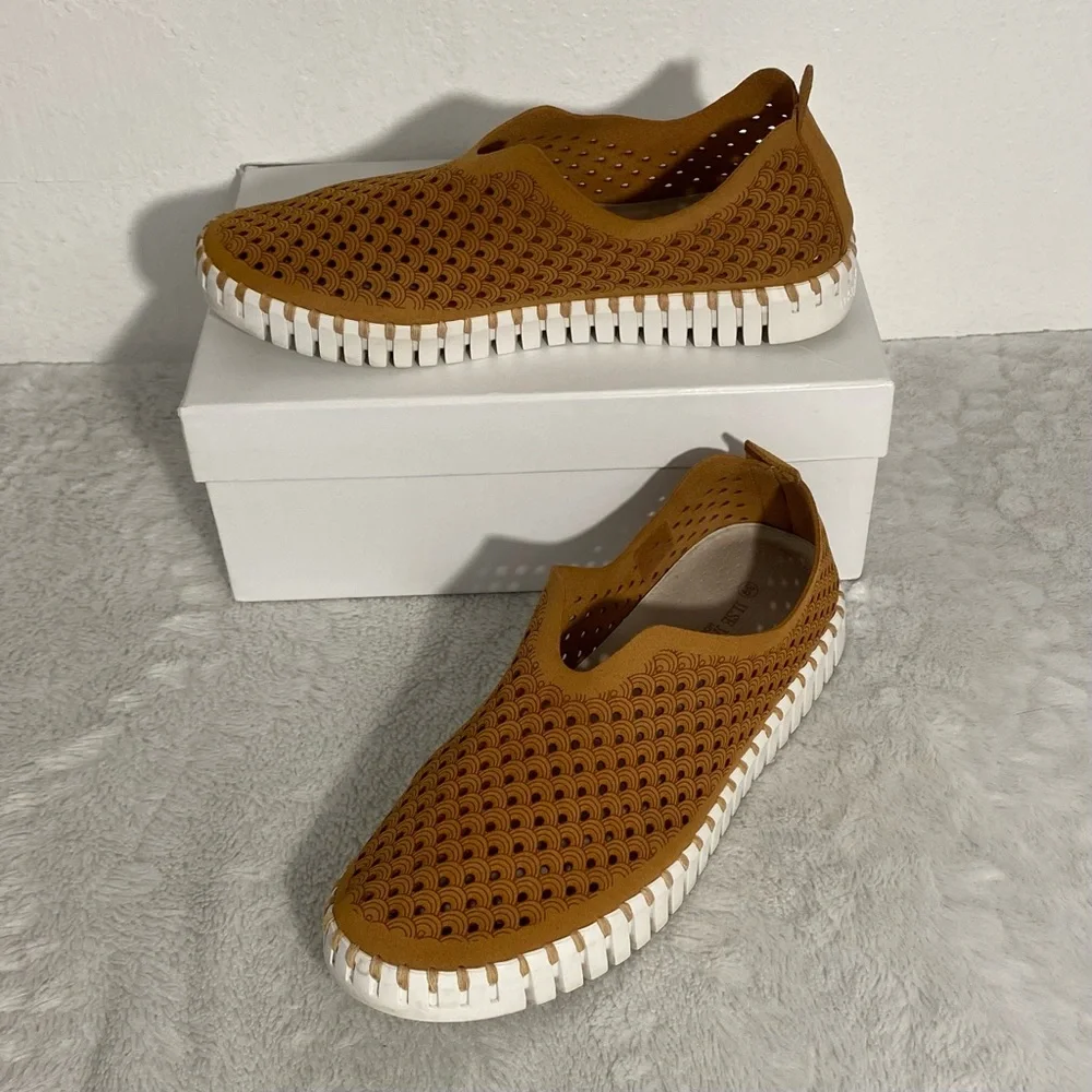 Ilse Jacobson Hornbak Tulip 139 Perforated Slip On Sneaker EU Size 39 (US 8.5-9)